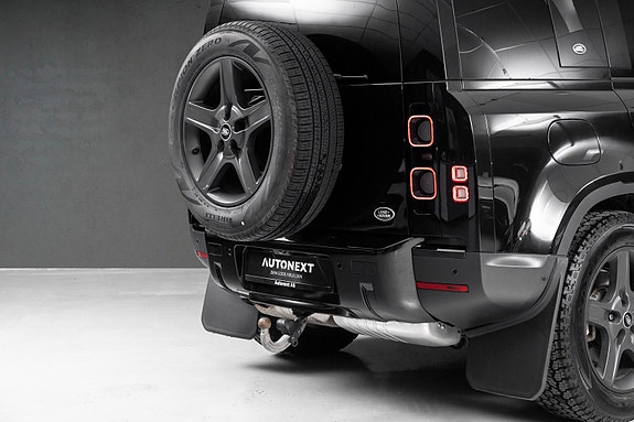 Land Rover Defender 110 10 of 30