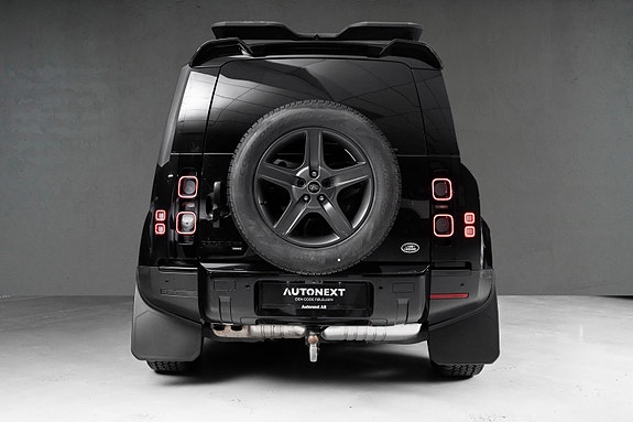 Land Rover Defender 110 11 of 30