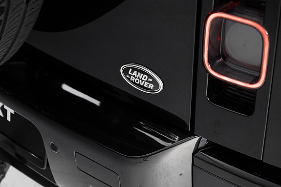Land Rover Defender 110 13 of 30