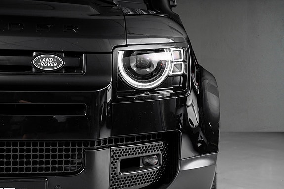 Land Rover Defender 110 5 of 30