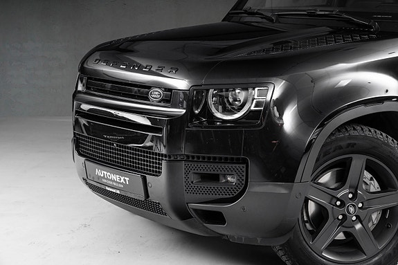 Land Rover Defender 110 3 of 30
