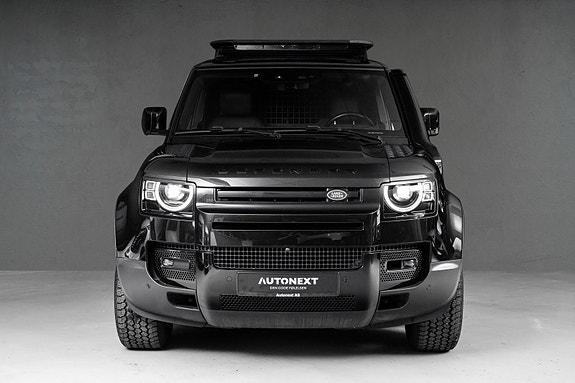 Land Rover Defender 110 4 of 30