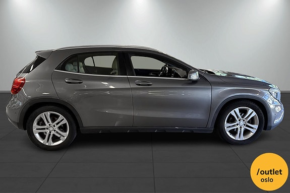 Mercedes-Benz GLA220 8 of 22
