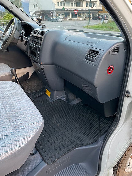 Toyota HiAce 10 of 16