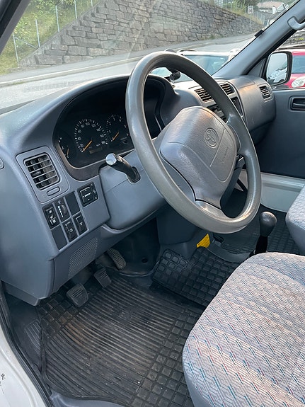 Toyota HiAce 13 of 16