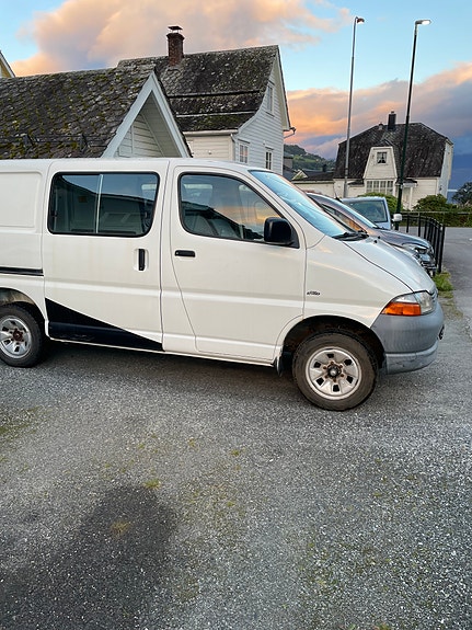 Toyota HiAce 5 of 16