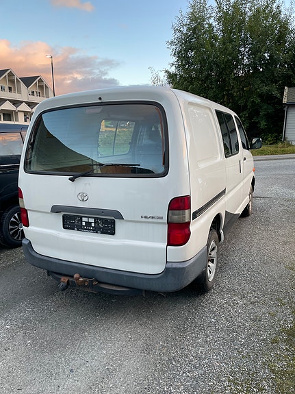 Toyota HiAce 6 of 16