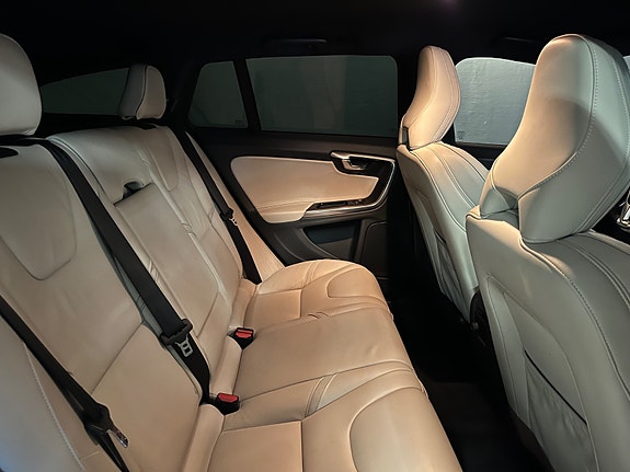 Volvo V60 25 of 29