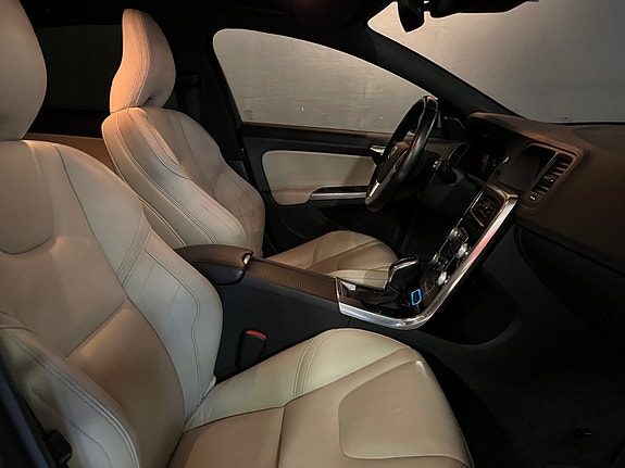 Volvo V60 23 of 29