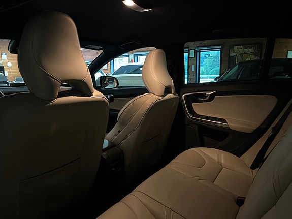 Volvo V60 27 of 29