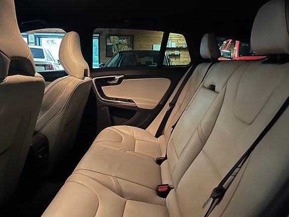 Volvo V60 28 of 29
