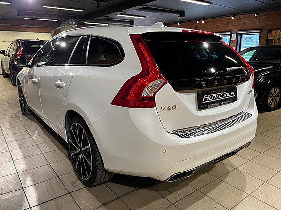 Volvo V60 13 of 29