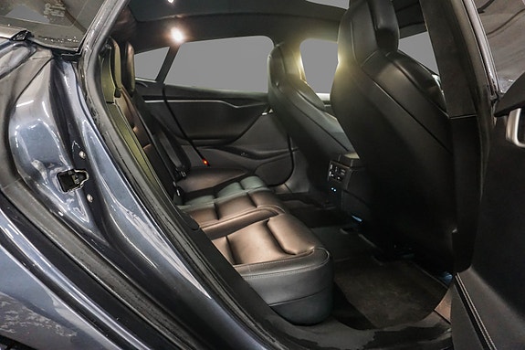 Tesla Model S 27 of 30