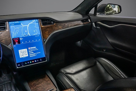 Tesla Model S 23 of 30