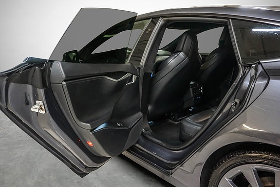 Tesla Model S 24 of 30
