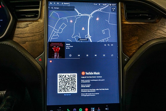 Tesla Model S 16 of 30