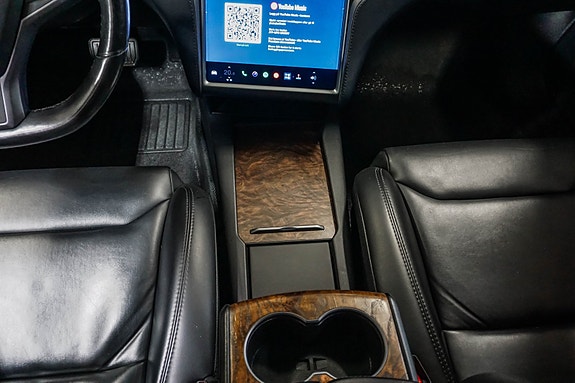 Tesla Model S 18 of 30