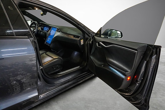 Tesla Model S 20 of 30