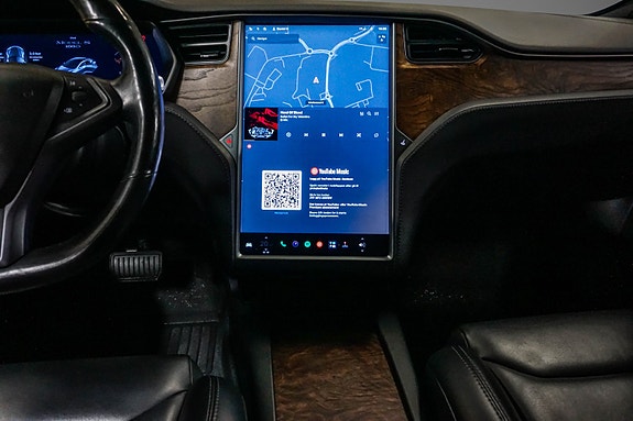 Tesla Model S 15 of 30
