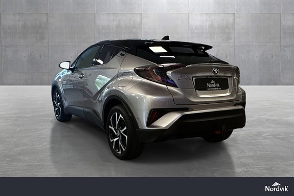 Toyota C-HR 3 of 19