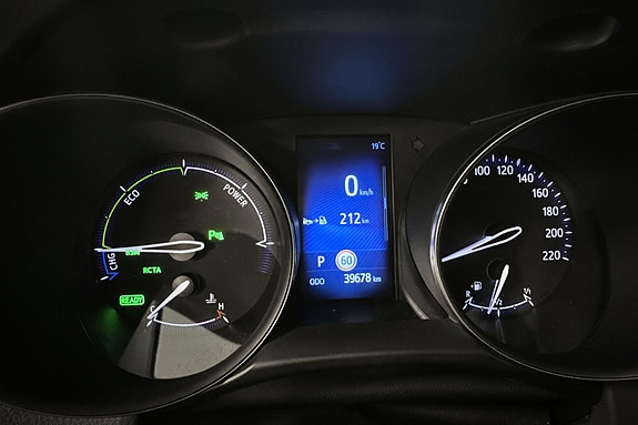 Toyota C-HR 12 of 19