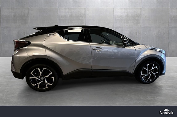 Toyota C-HR 4 of 19