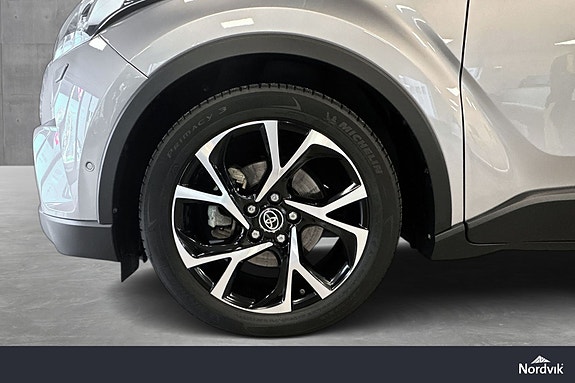 Toyota C-HR 8 of 19