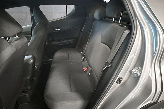 Toyota C-HR 16 of 19