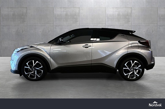 Toyota C-HR 5 of 19
