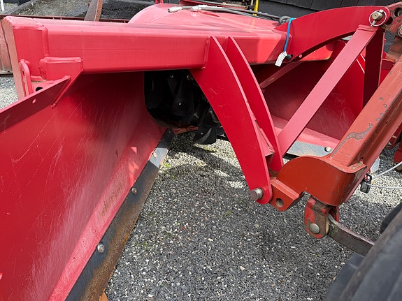 Massey Ferguson 265, med Dalen snøfres og Tokvam strøkasse 16 of 21