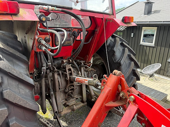 Massey Ferguson 265, med Dalen snøfres og Tokvam strøkasse 6 of 21