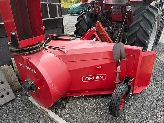 Massey Ferguson 265, med Dalen snøfres og Tokvam strøkasse 14 of 21