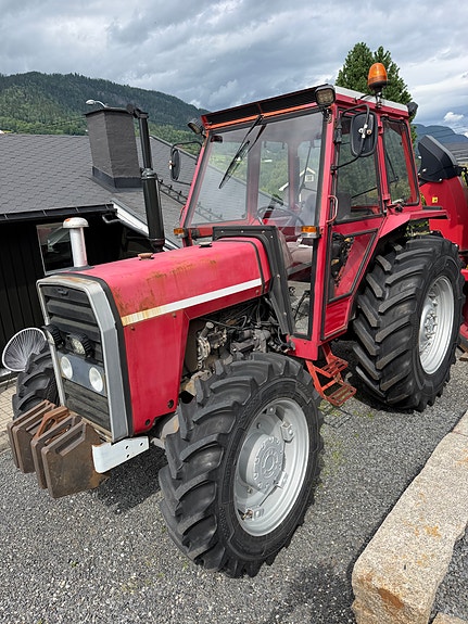 Massey Ferguson 265, med Dalen snøfres og Tokvam strøkasse 3 of 21