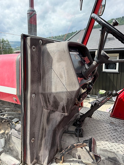 Massey Ferguson 265, med Dalen snøfres og Tokvam strøkasse 8 of 21