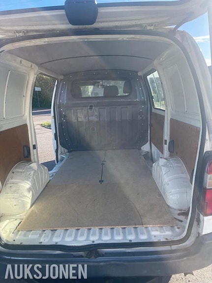 Toyota HiAce 19 of 30