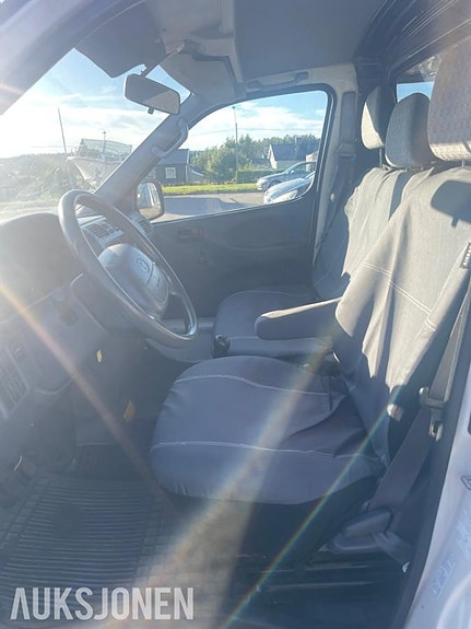 Toyota HiAce 9 of 30