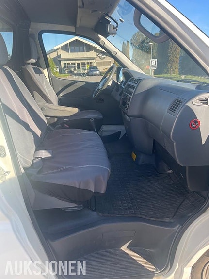 Toyota HiAce 13 of 30