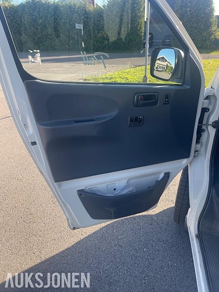 Toyota HiAce 8 of 30