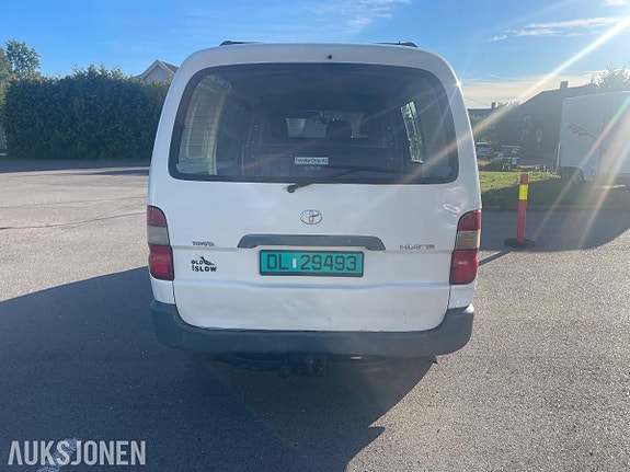 Toyota HiAce 4 of 30