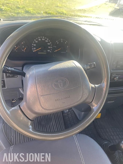 Toyota HiAce 11 of 30