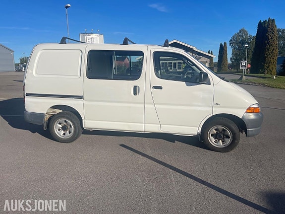 Toyota HiAce 3 of 30