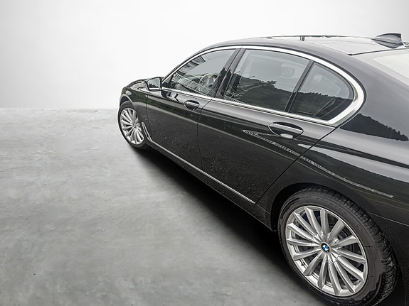 BMW 740d 3 of 14