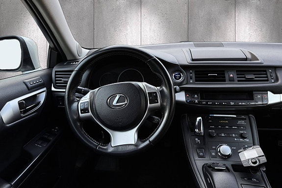 Lexus CT200h 10 of 22