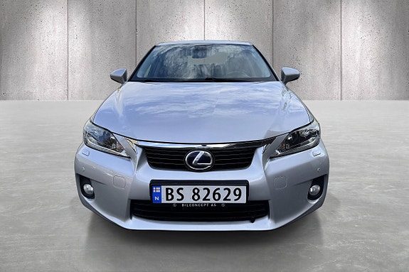 Lexus CT200h 2 of 22