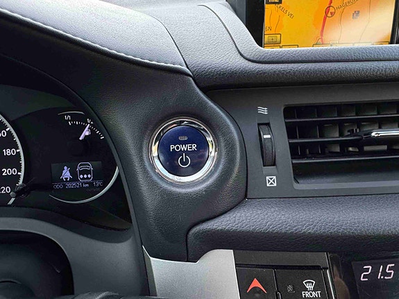 Lexus CT200h 18 of 22