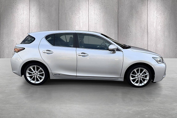 Lexus CT200h 8 of 22