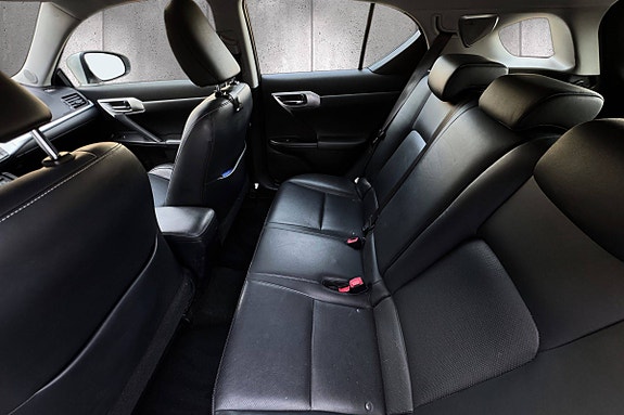 Lexus CT200h 16 of 22