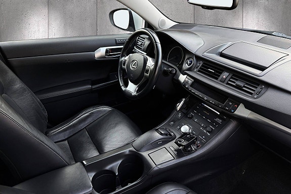 Lexus CT200h 13 of 22