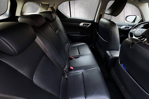 Lexus CT200h 15 of 22