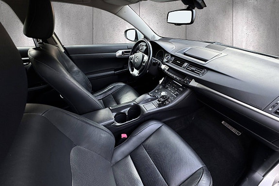 Lexus CT200h 12 of 22